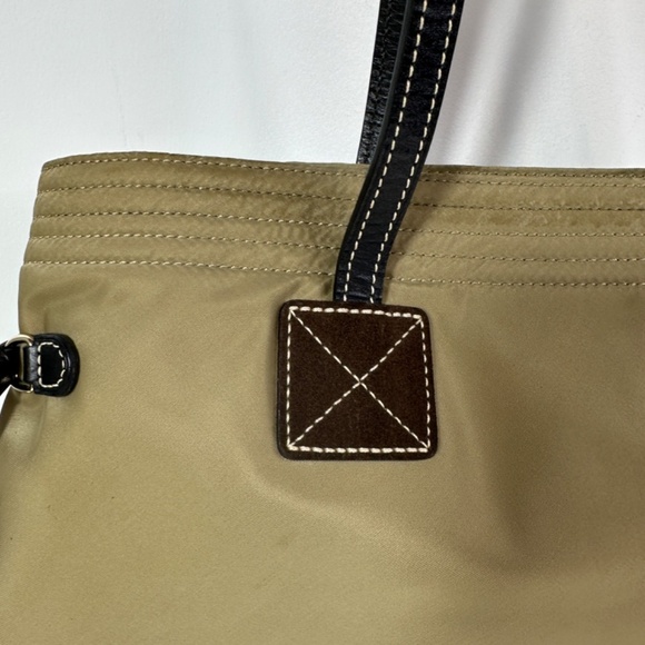 Dooney & Bourke Victoria Tan Beige Nylon Shoulder Bag With Leather Details Large - Picture 4 of 14